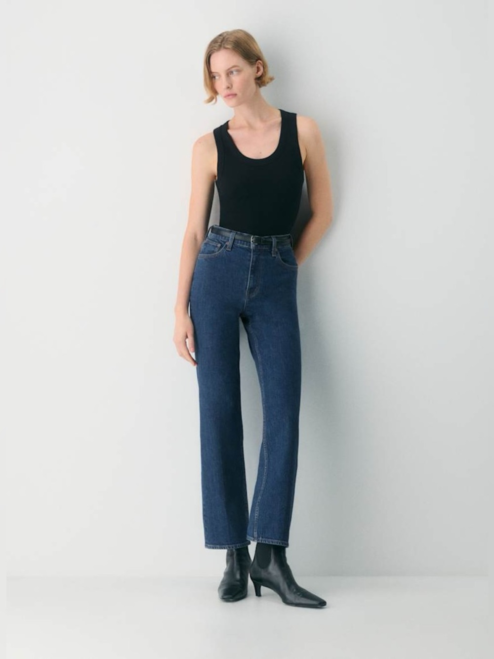 Aritzia Denim Forum The Arlo High Rise
Straight 28L Jeans Dark Blue Size 30